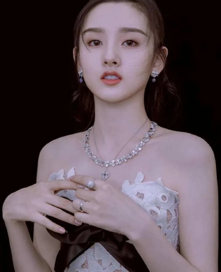 杨超越翻版宋祖儿？别开玩笑了