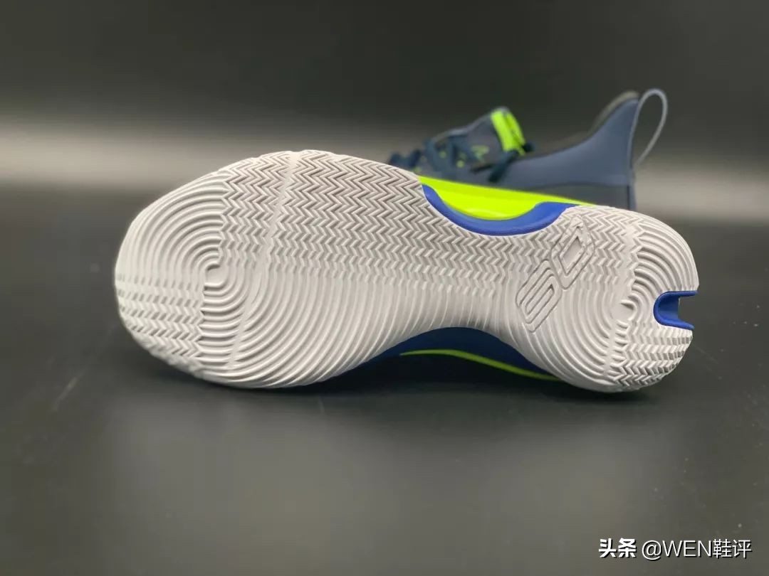 库里和ua合作的第一双鞋,ua库里篮球鞋