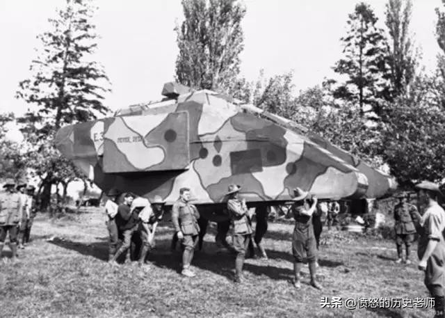 珍贵老照片:穿西装的希特勒、下跪的清政府、原*弹子**爆炸的场面