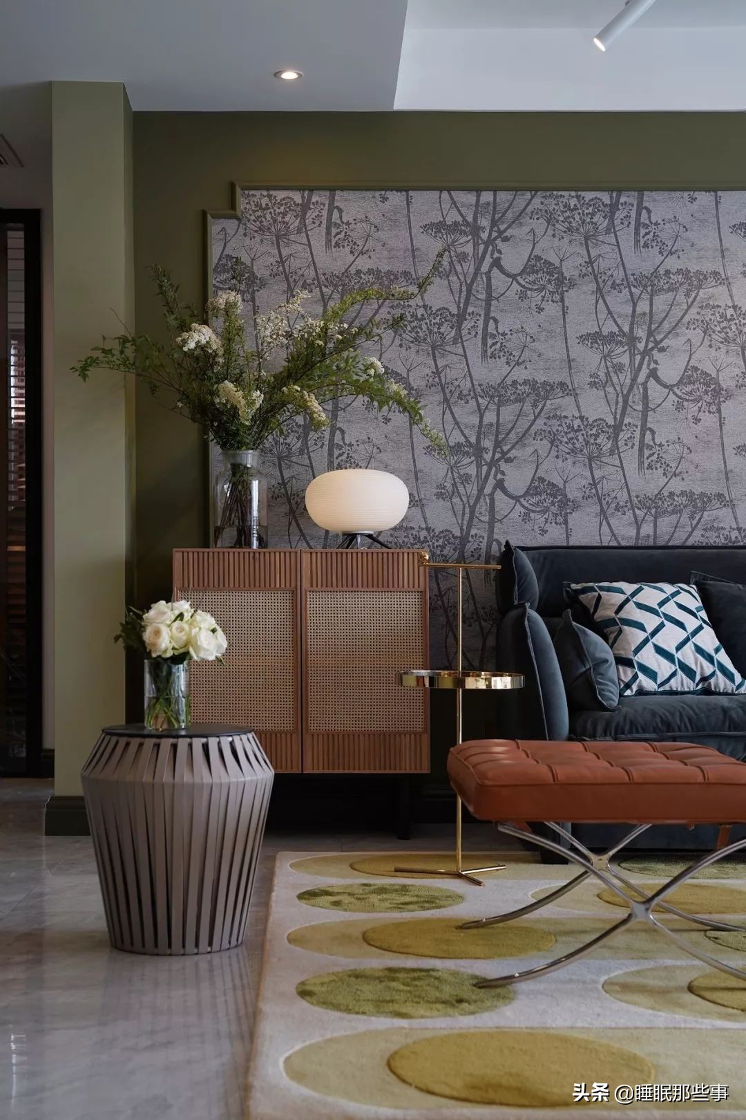 看了一眼她家的绿墙，我觉得我家还可以再抢救一下