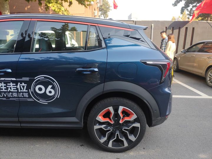 领克01和领克06对比,领克06phev落地价