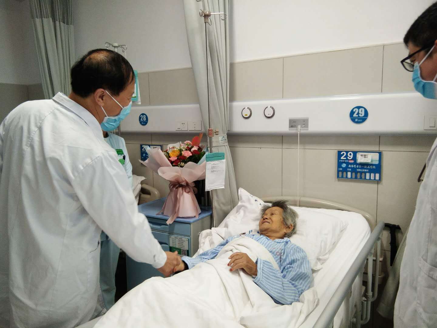 祝88岁直肠癌患者术后顺利出院—南阳医专一附院普通外科四病区