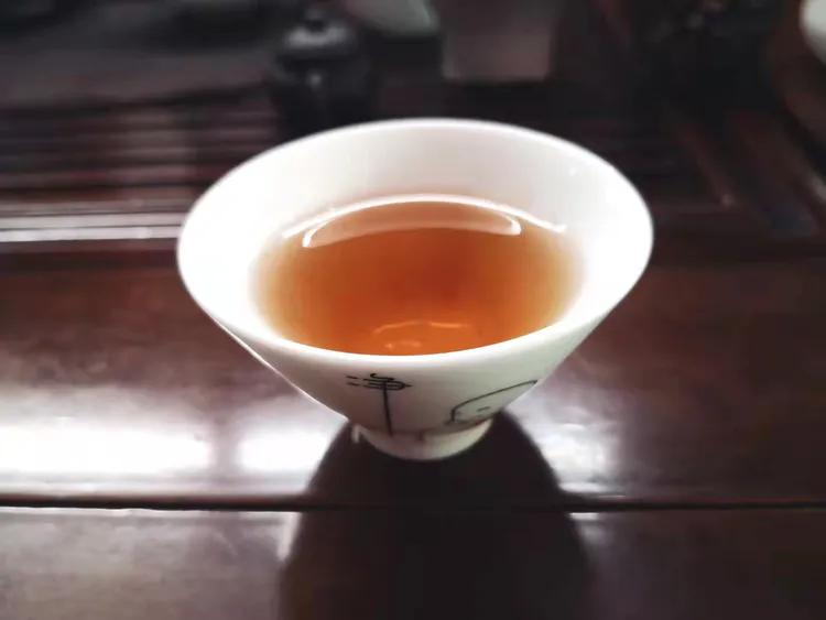 茶女，亦寒冰凝雪