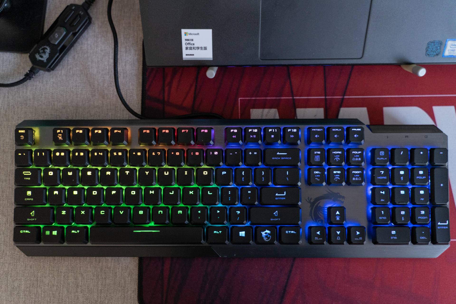 你觉得机械键盘黑轴好还是茶轴,机械键盘推荐茶轴黑轴