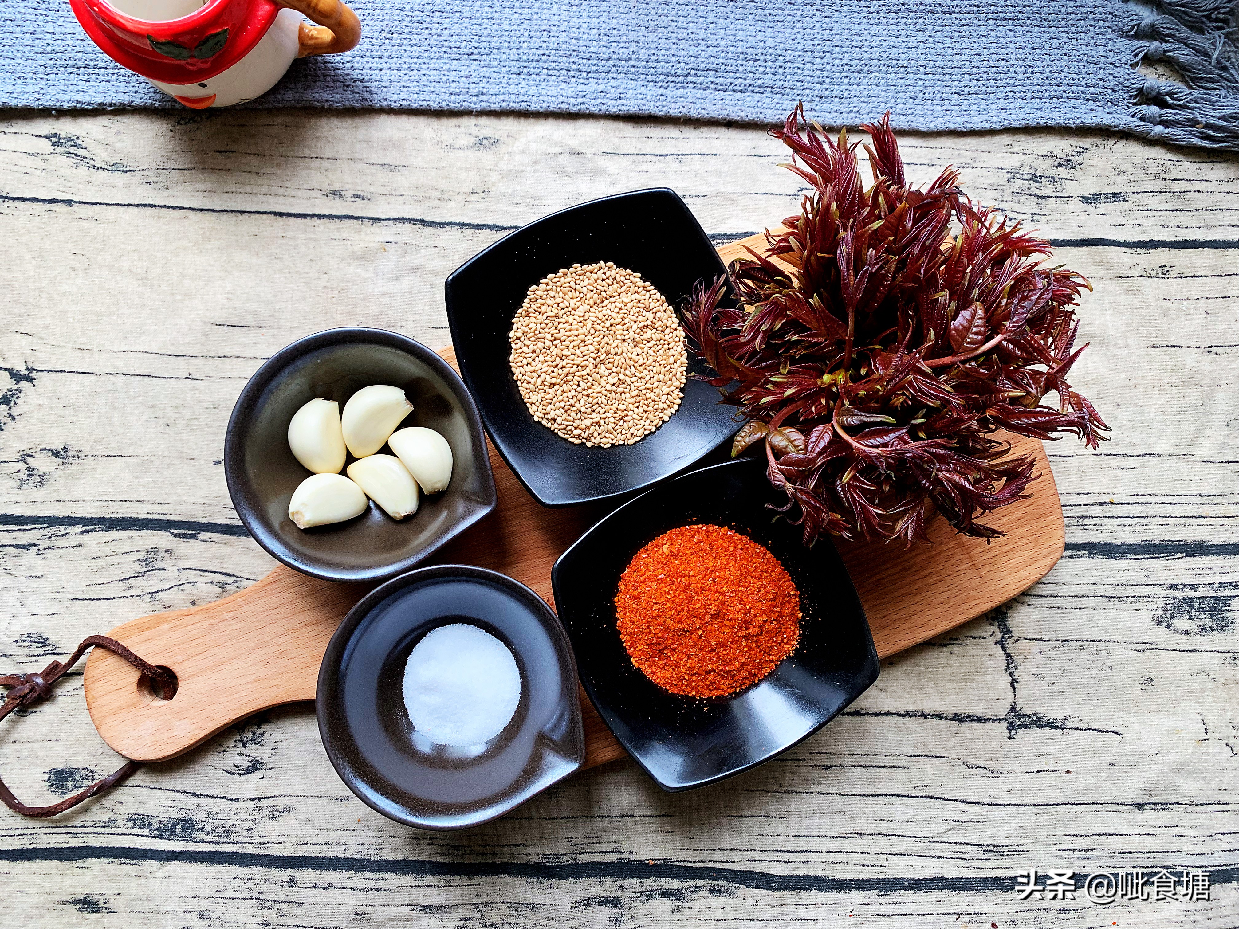 香椿炒鸡蛋正确做法先别着急下锅,香椿炒鸡蛋简单易学你会了吗