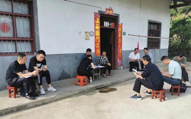 陕西一个月纯收入一万算很穷吗,陕西一个县3辆出租车