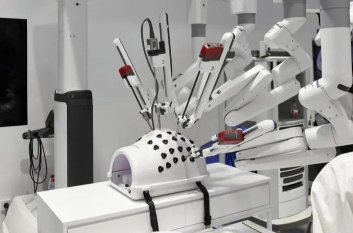 四旬妇子宫肌瘤合并输尿管损伤在广州市第一人民医院行达芬奇机器人辅助手术治愈