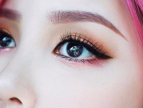 显色度持久性比较好眼影盘 (好晕染不飞粉的大地色眼影盘推荐)