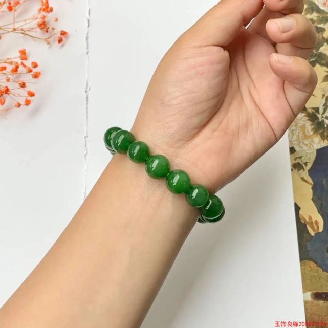 晚上睡觉可以戴和田玉吗,和田玉手镯洗澡能戴吗