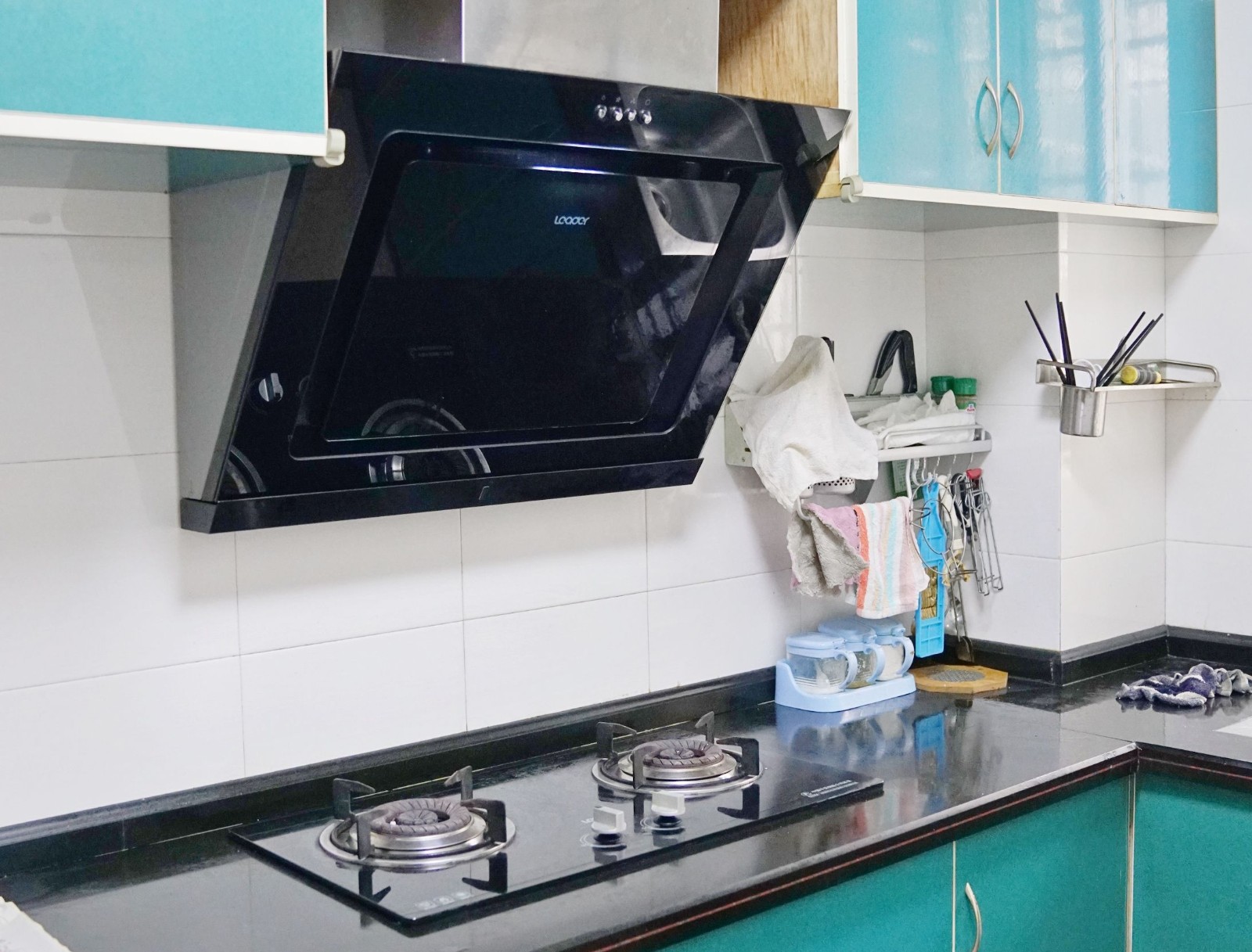 先安装橱柜还是先安装油烟机,上吸式油烟机怎么安装