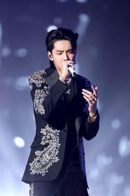 《吴亦凡的“乱果倭瓜”》