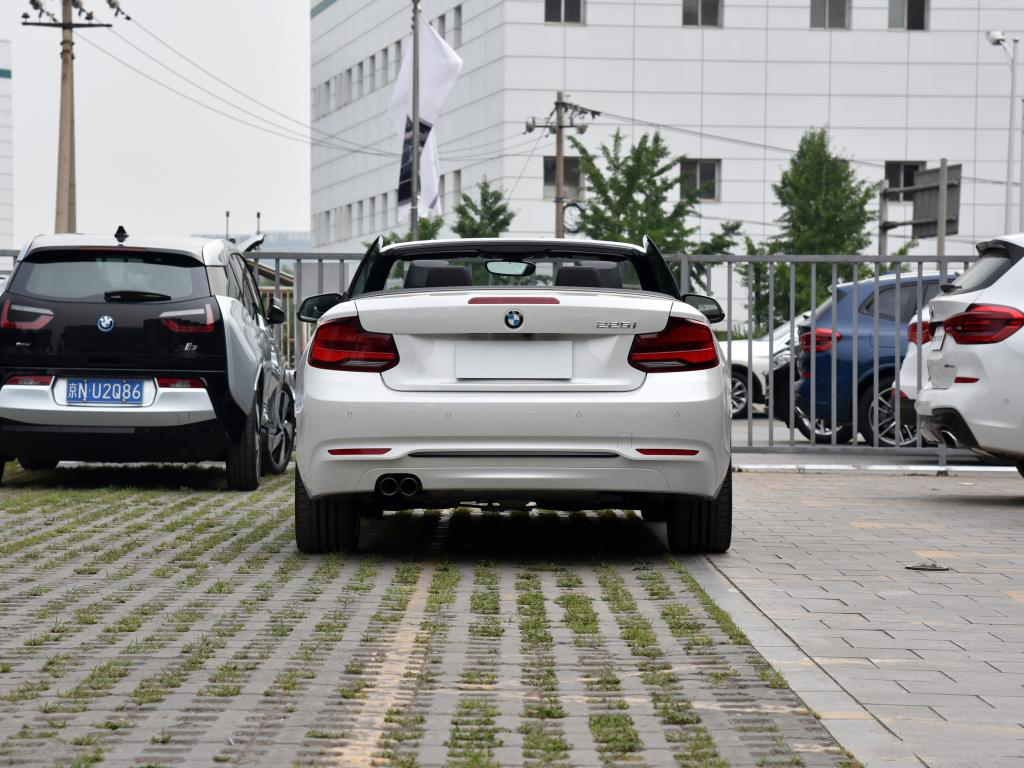 开着敞篷放大风吹,开着敞篷在海边兜风