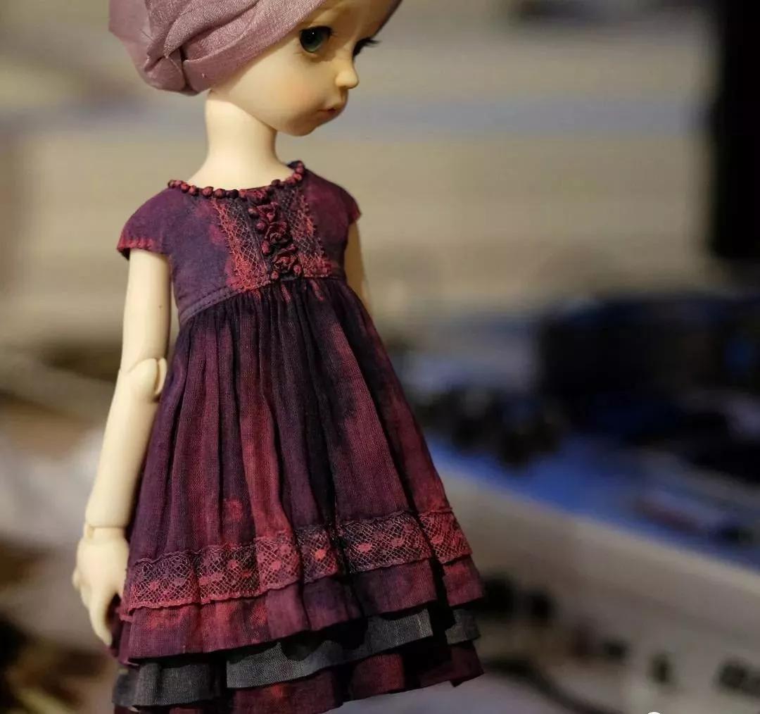 恨不能把她的芭比娃衣穿上自己身上......