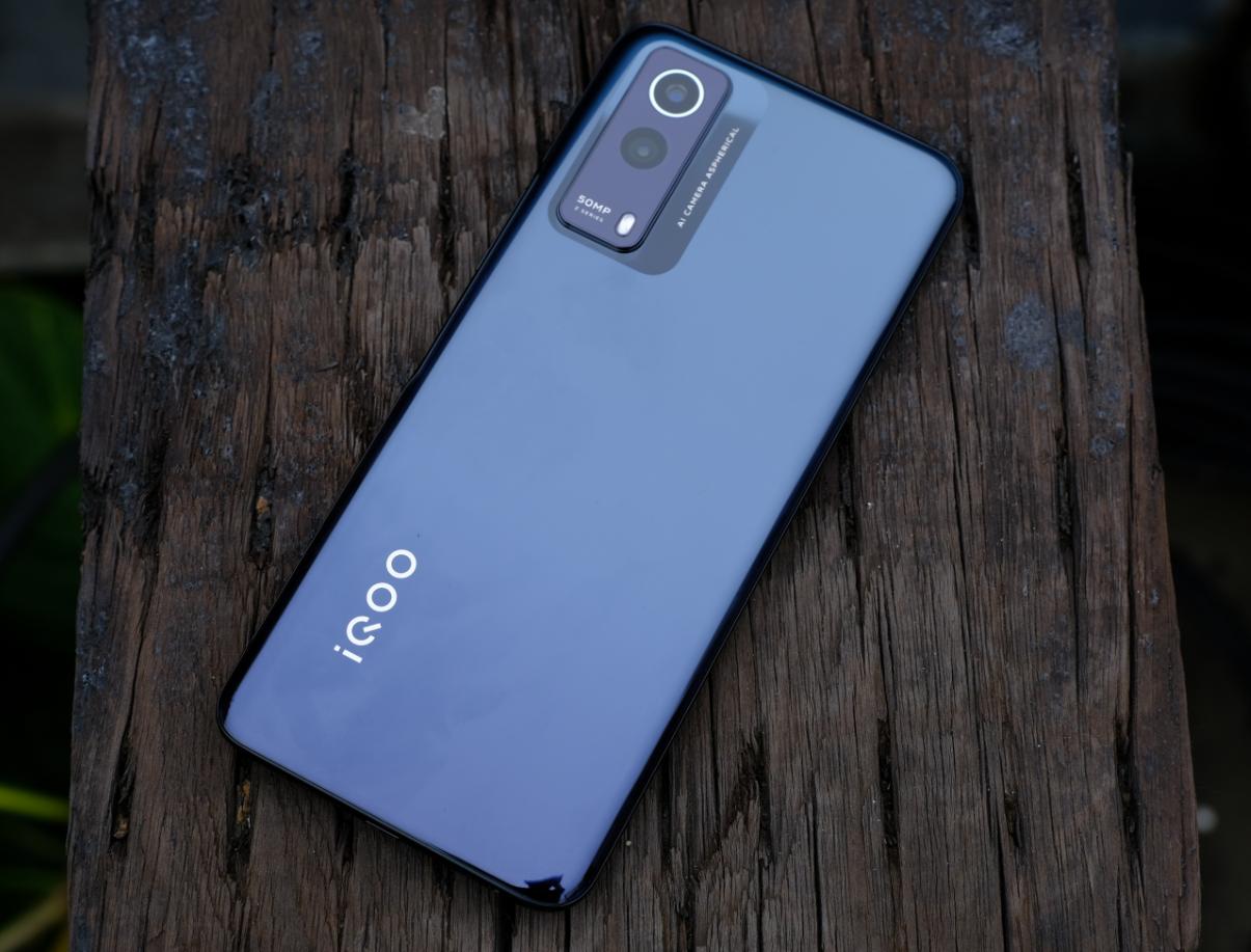 千元价位应该选什么样的手机？这几款的表现都很有野心