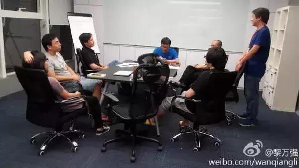 雷军是如何控制金山的 (雷军在金山的年薪收入)