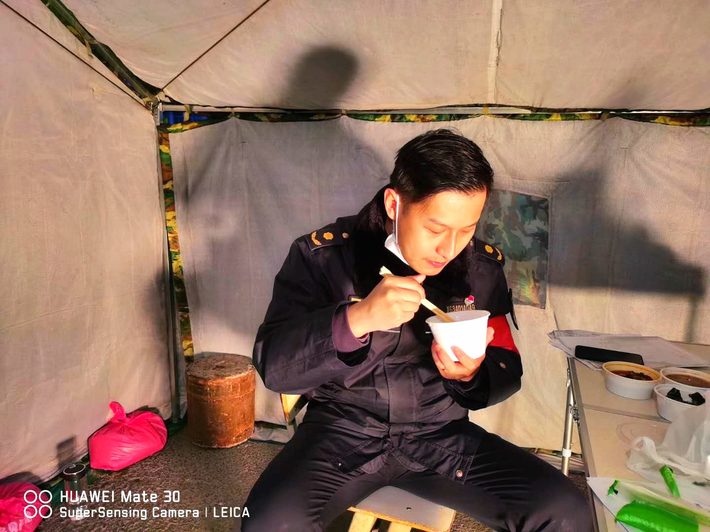 抗击疫情00后志愿者的青春担当,致敬日夜为抗击疫情坚守的城管人