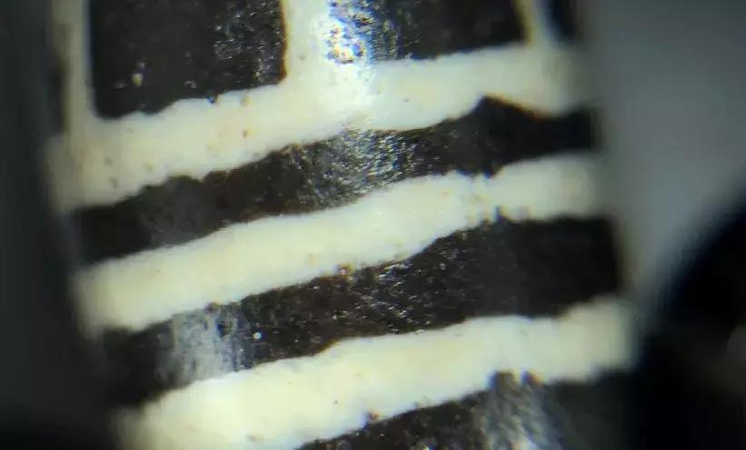 天珠朱砂点和朱砂线,天珠朱砂点越戴越多