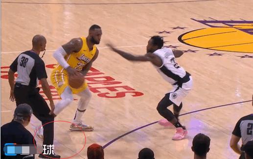 詹姆斯最后一投掘金犯规了吗,詹姆斯最后一攻被犯规原视频
