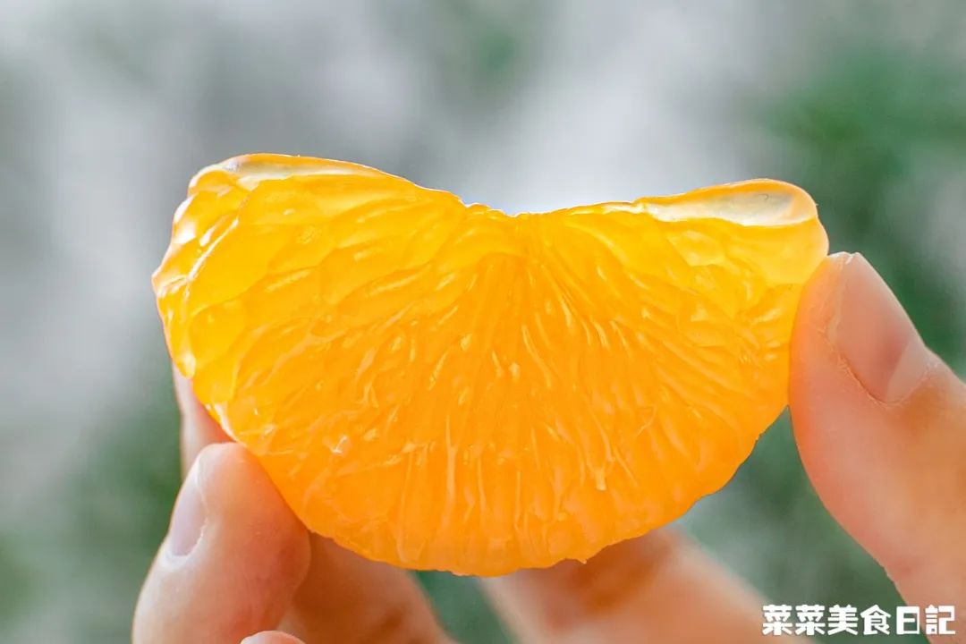 树上的草莓果冻,泰国水果树上结的果冻