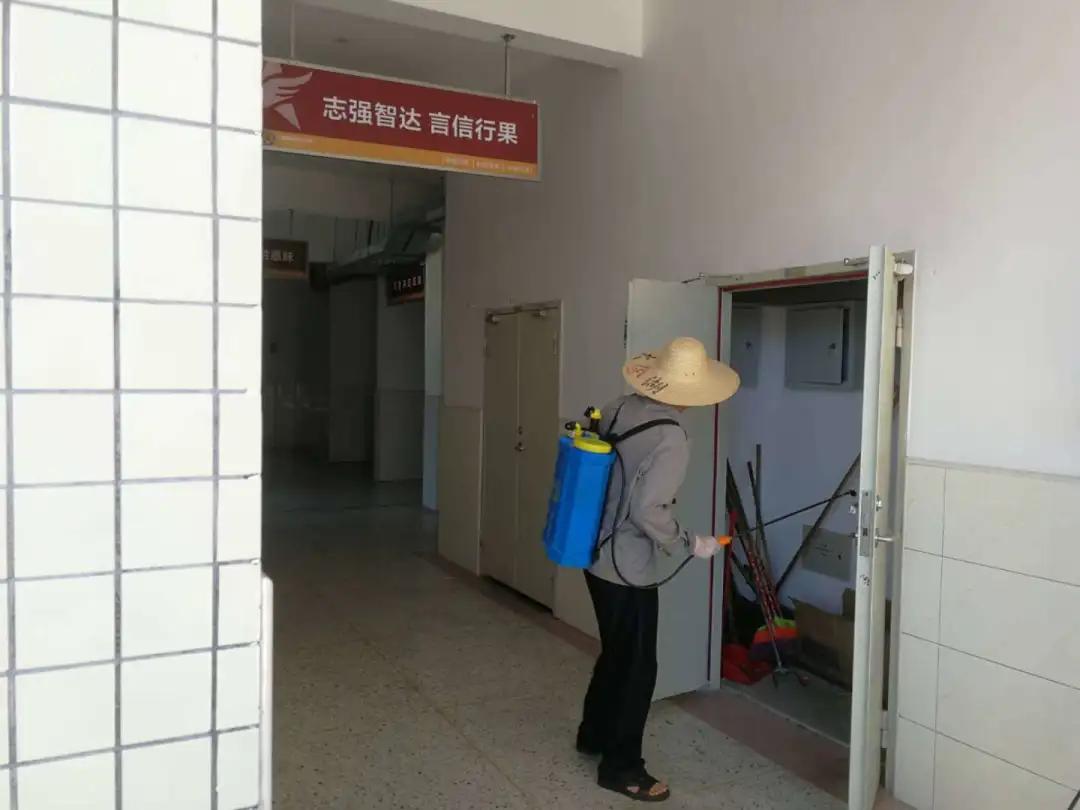 除四害,防疾病;勤消毒,抗疫情——记透堡中心小学除四害、抗疫情,防控进行时