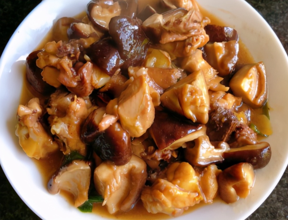 香菇炖鸡肉的正确方法,香菇炖鸡肉最简单的做法