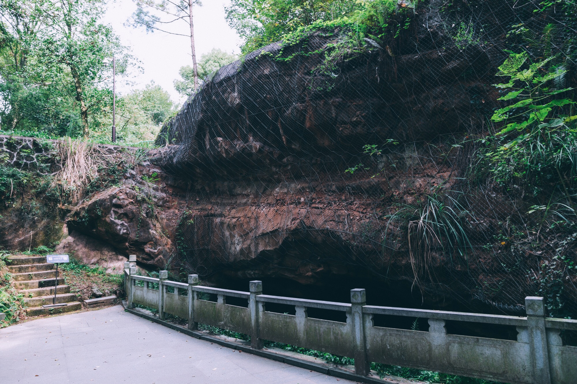 浙江龙游石窟沉睡千年,浙江龙游石窟简介