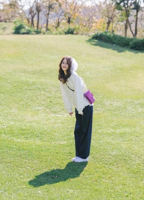 卫衣连帽装搭什么鞋好看,小个子穿连帽卫衣还是圆领