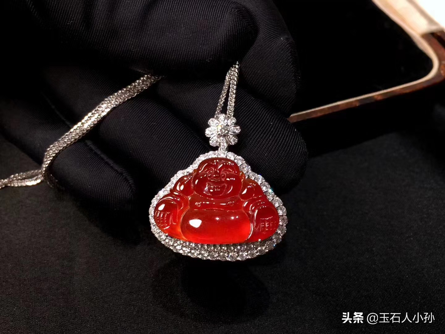 一台手机，一个计算器，一个手电筒，是如何年收入上“千万”