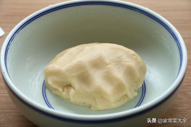 绿豆饼圆的厚的外皮像炸过一样,外皮软糯的绿豆饼10个的做法