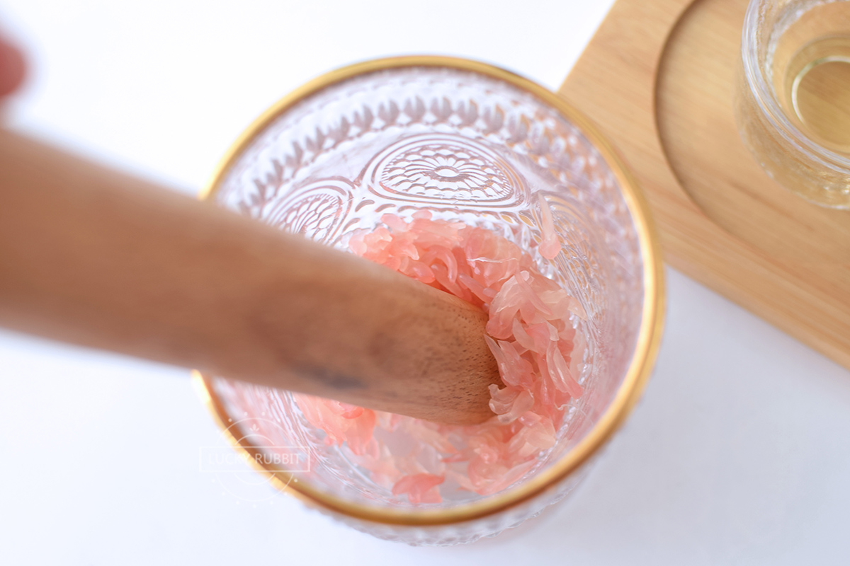 刚到手就拆开的好礼,做一杯少女心饮料,闺蜜看了开车过来喝