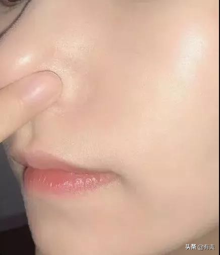 干皮、油皮、痘痘肌看过来！亲测不卡粉、不脱妆的粉底液指南！