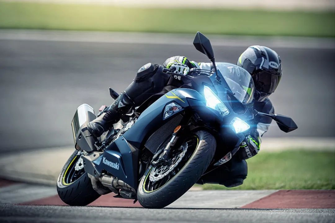 阿普利亚rs660和川崎zx-6r哪个好,川崎zx-6r跟川崎zx-6rr什么区别