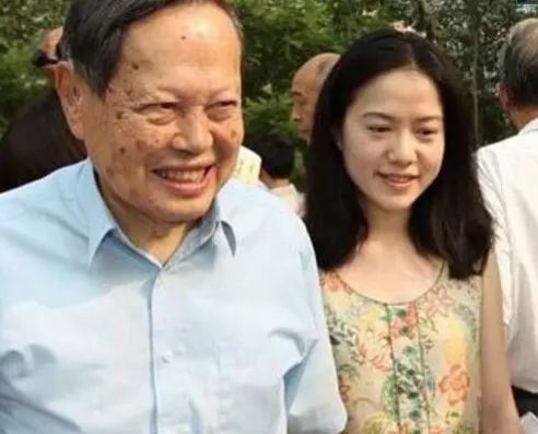 翁帆婚姻第一任丈夫过得好吗,42岁翁帆嫁给了谁