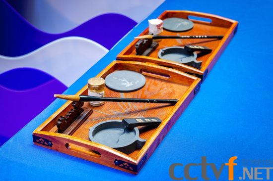 芳草地携手刘若望共发起龙舟公共艺术项目暨媒体启动仪式在京举行