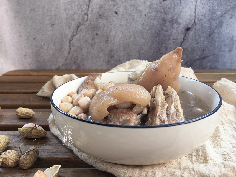 月子炖猪蹄花生米,花生米炖腐竹猪蹄