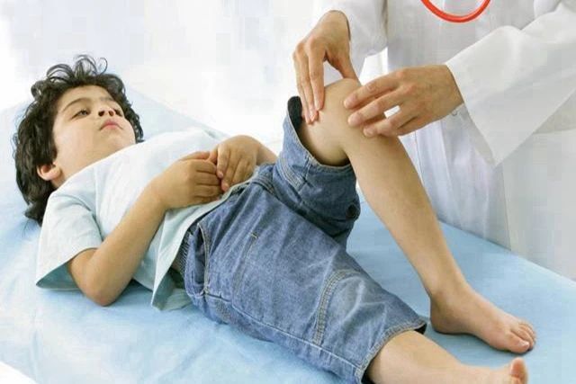 孩子睡觉前经常喊腿疼怎么回事,孩子晚上喊腿疼需要如何治疗