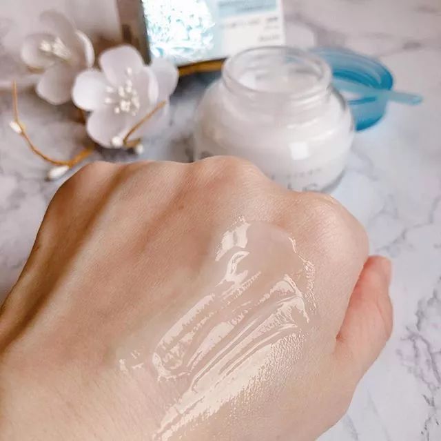 我用空瓶了几十瓶面霜的经验告诉你,谁才是真正的干皮亲妈