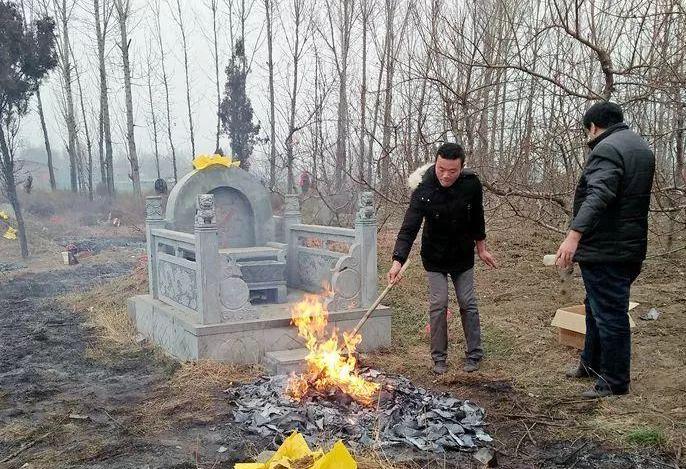 老祖宗留下上坟的五大禁忌,平时有空上坟祭祖有讲究吗