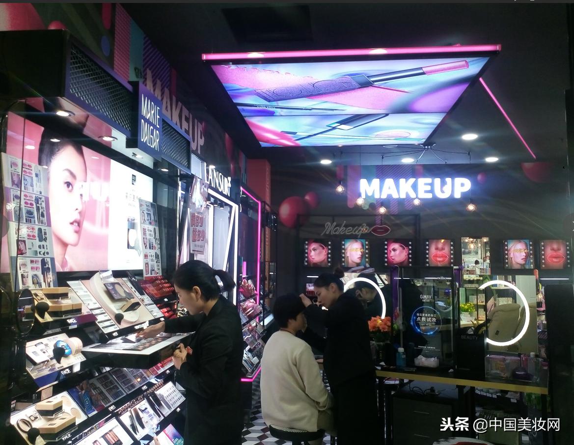升维*局破**：2018中国化妆品店年度报告
