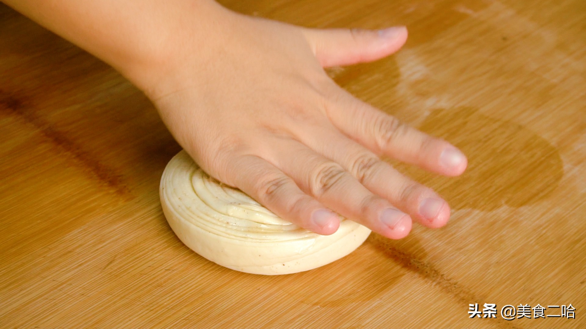 早餐饼怎么做的筋道,早餐饼皮怎么做又软又劲道