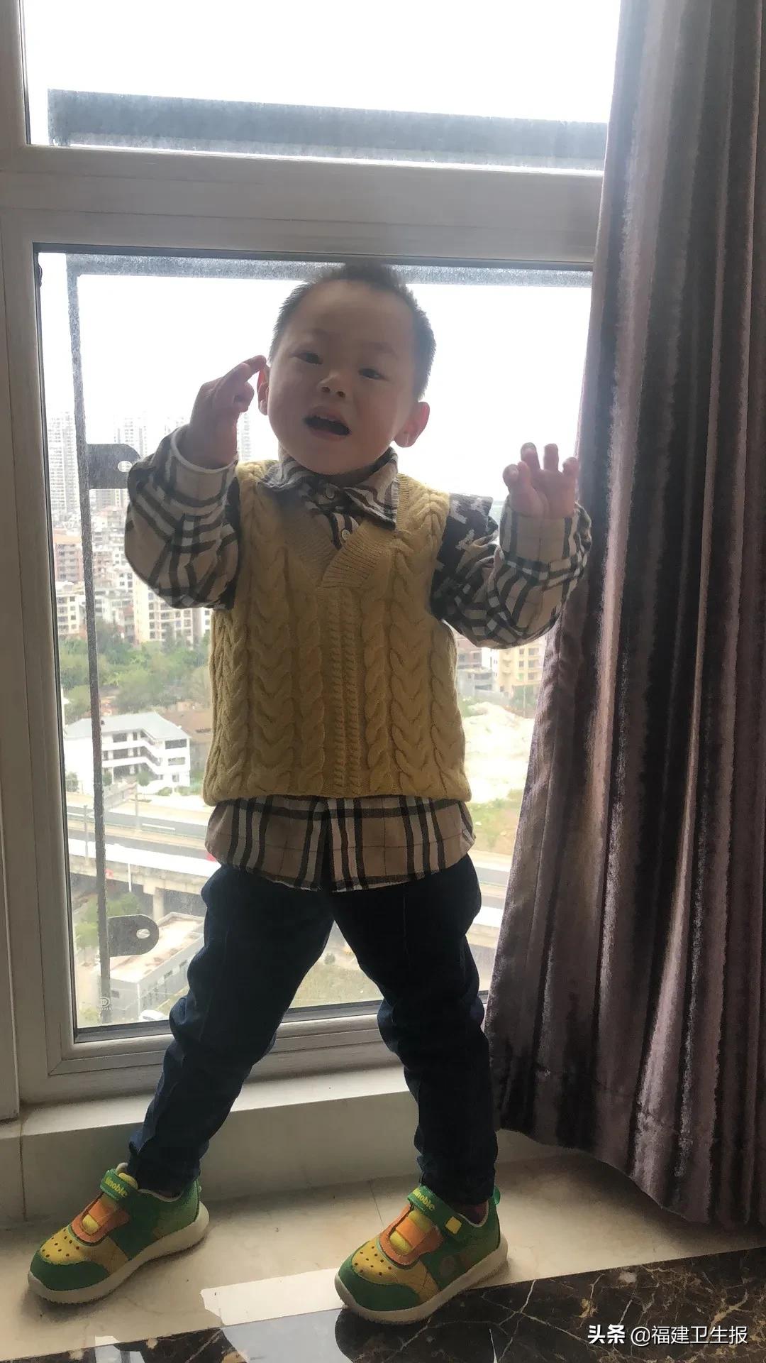 早产儿在nicu里面是怎样的,他一出生就被死神夺走一切