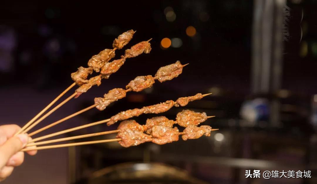 烧烤季，来雄大烤吧造起来！这世界没有人，能够拒绝烧烤的诱惑