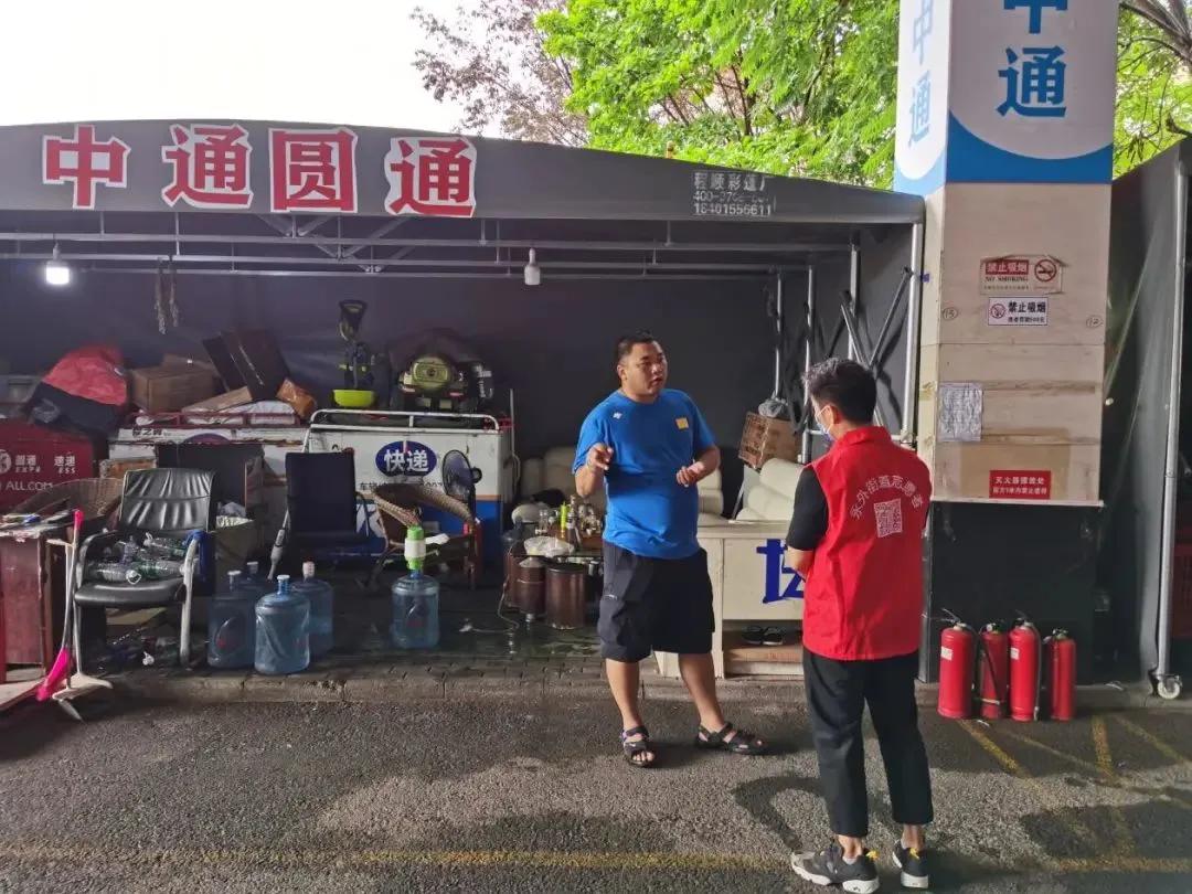 “暖‘新’在行动·中秋献爱心”区总工会联合多部门服务新就业群体（二）