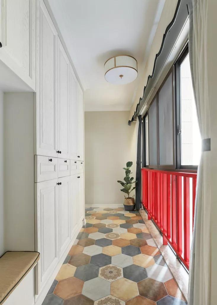 你们家阳台贴墙砖了吗,你们家阳台都瓷砖上墙没