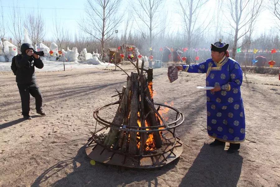蒙古族小年祭火仪式,蒙古族祭火仪式一般几点开始