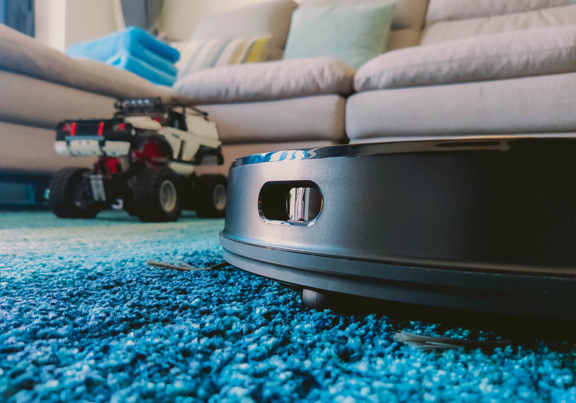 连垃圾都懒得倒，由利扫地机器人评测：垃圾自动收集，一月一次