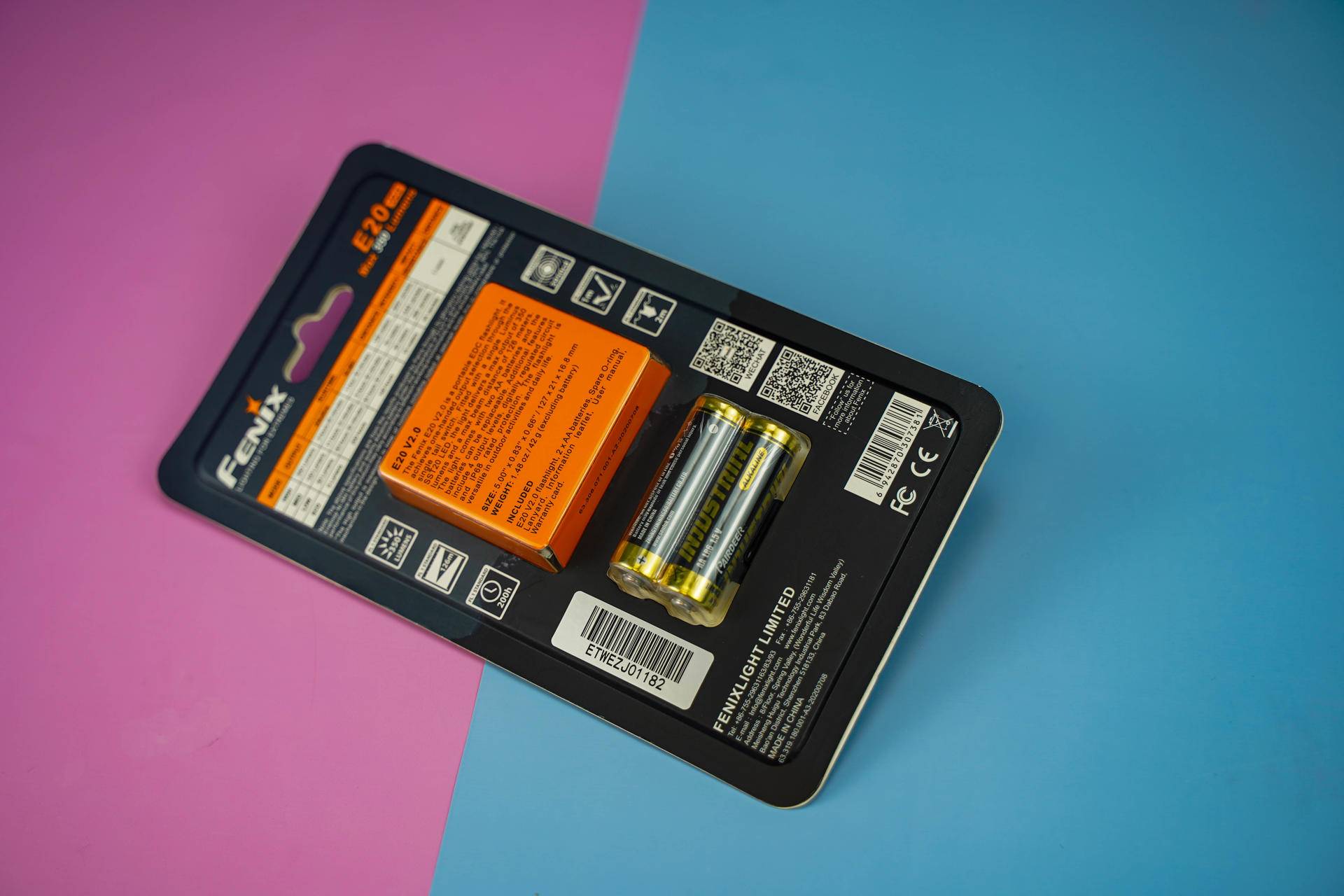 小巧便携，亮度高！体验菲尼克斯E20V2.0便携手电