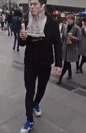 开心一刻gif下雨天,搞笑gif笑到肚子疼意外瞬间特辑