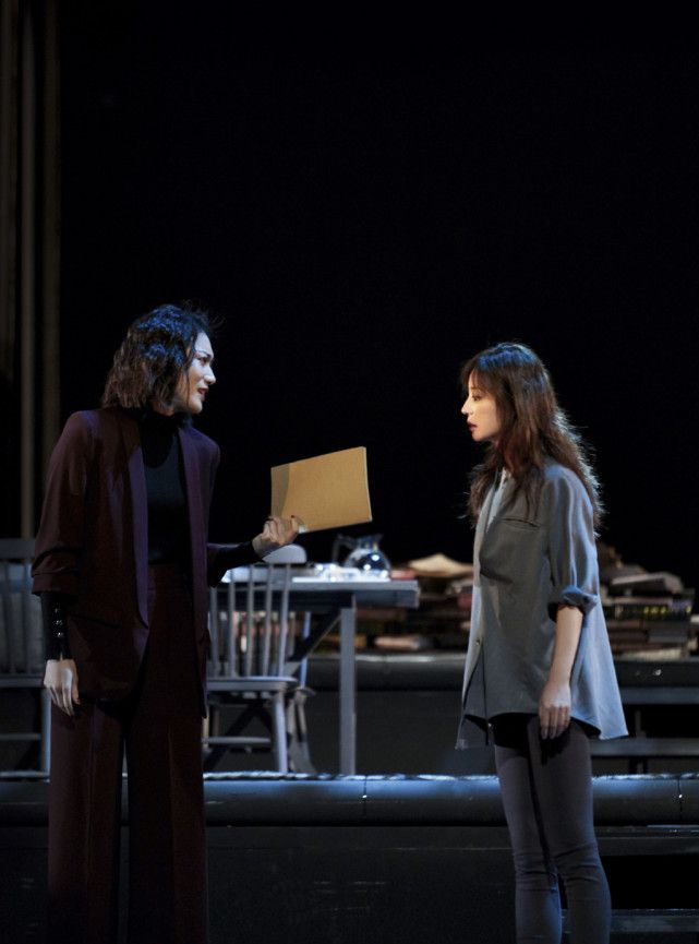 赵薇现场秀视频完整版,赵薇紧身裤穿搭