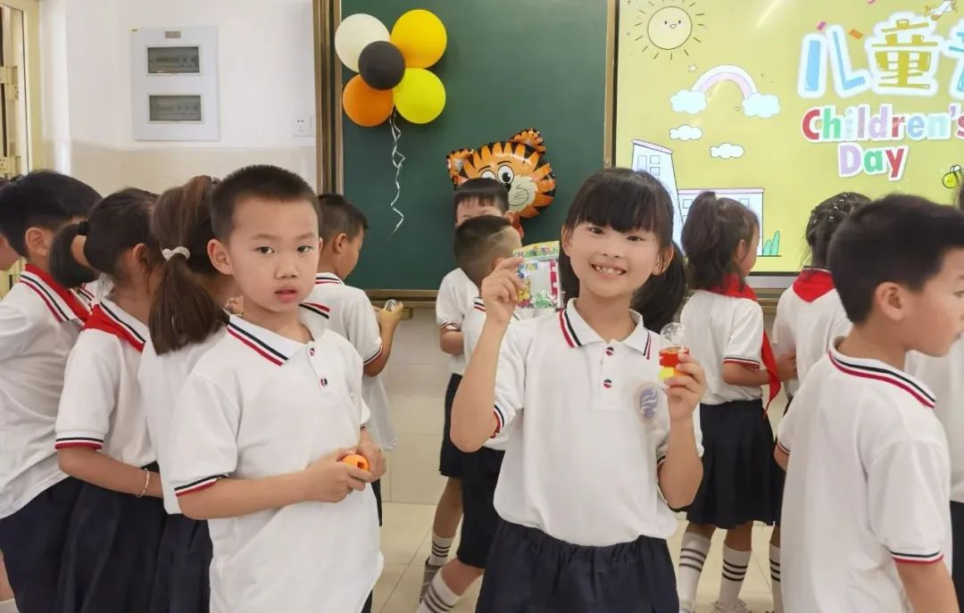 我们的校园3年级1班,我们的校园三年级下册